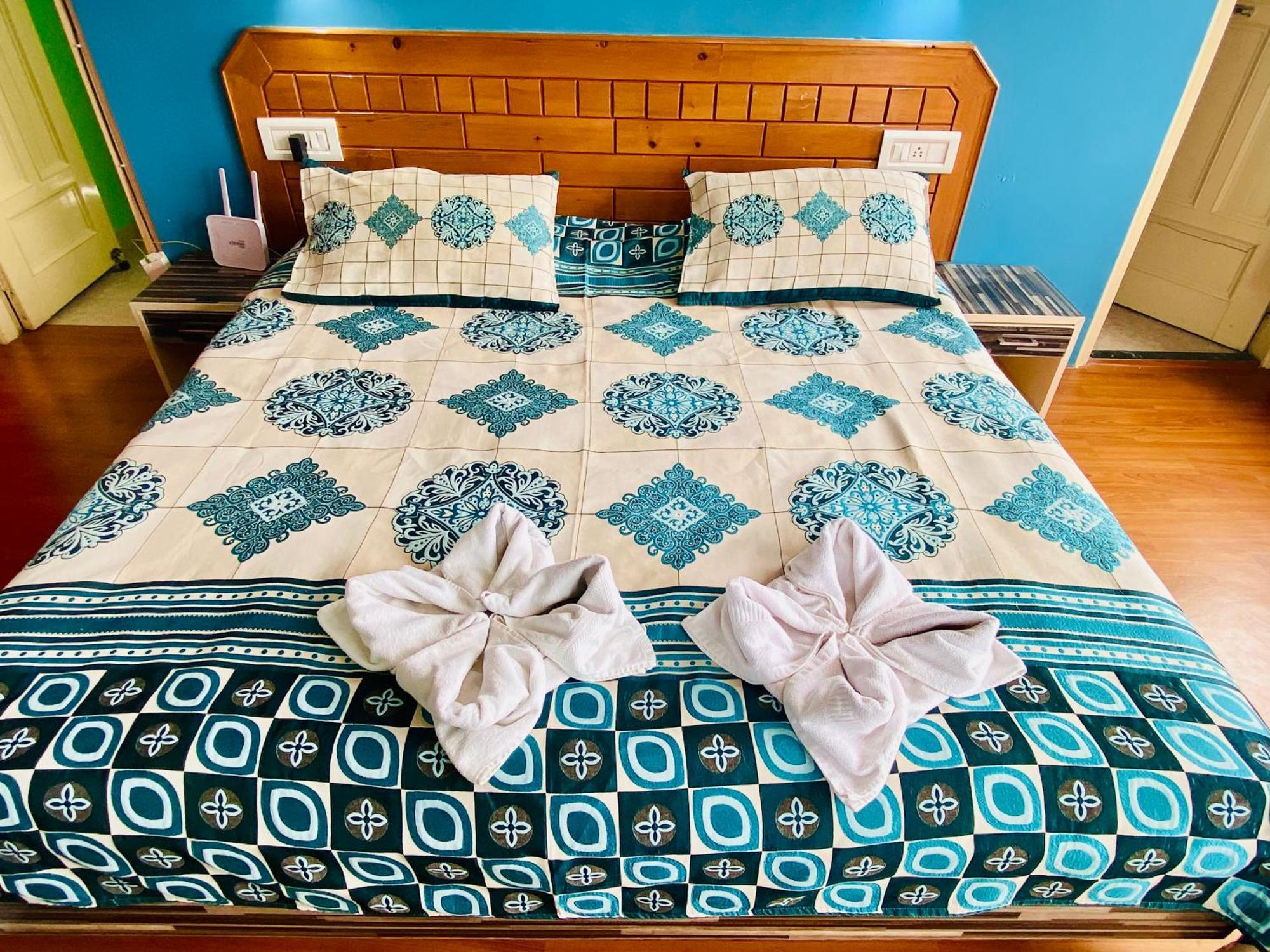 Jagatram Niwas Guesthouse Dharamkot Дармсала Экстерьер фото