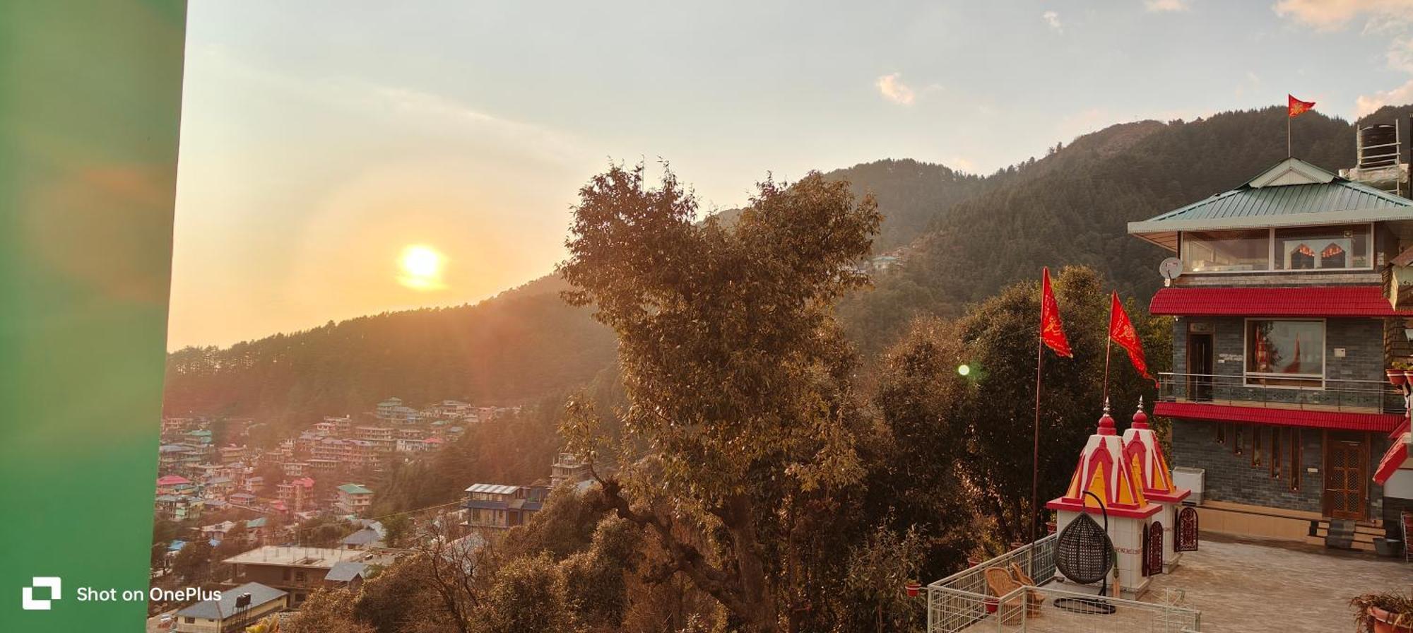 Jagatram Niwas Guesthouse Dharamkot Дармсала Экстерьер фото