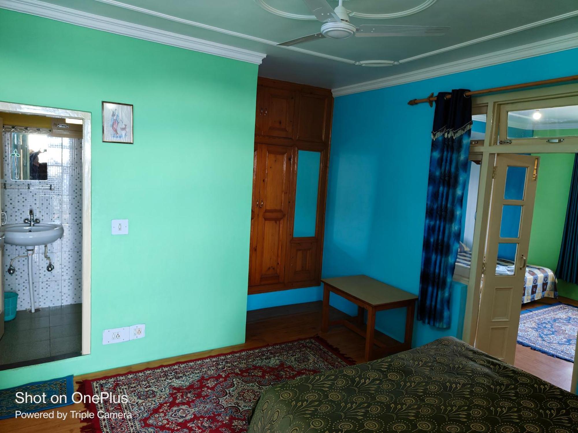 Jagatram Niwas Guesthouse Dharamkot Дармсала Экстерьер фото