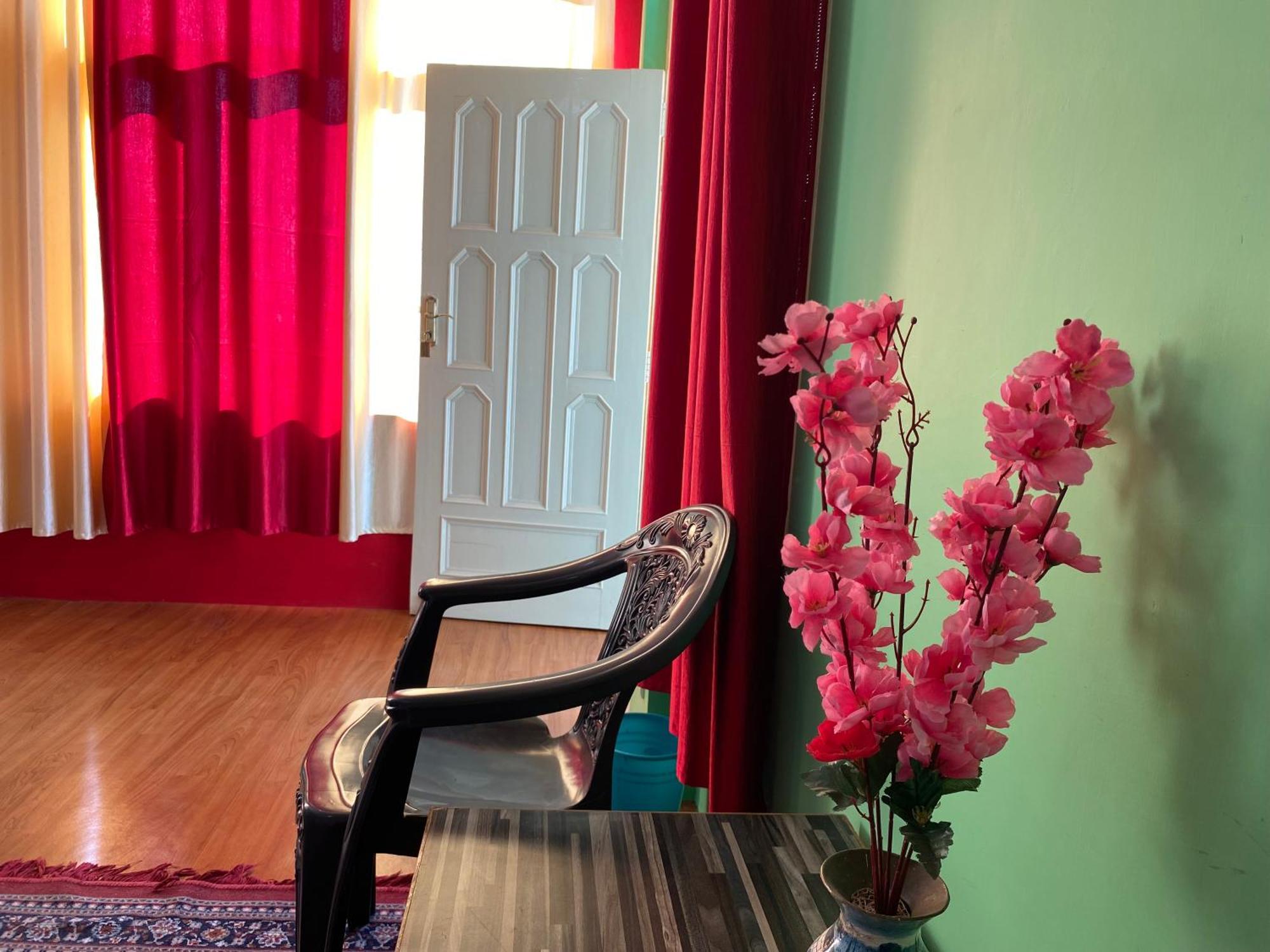 Jagatram Niwas Guesthouse Dharamkot Дармсала Экстерьер фото